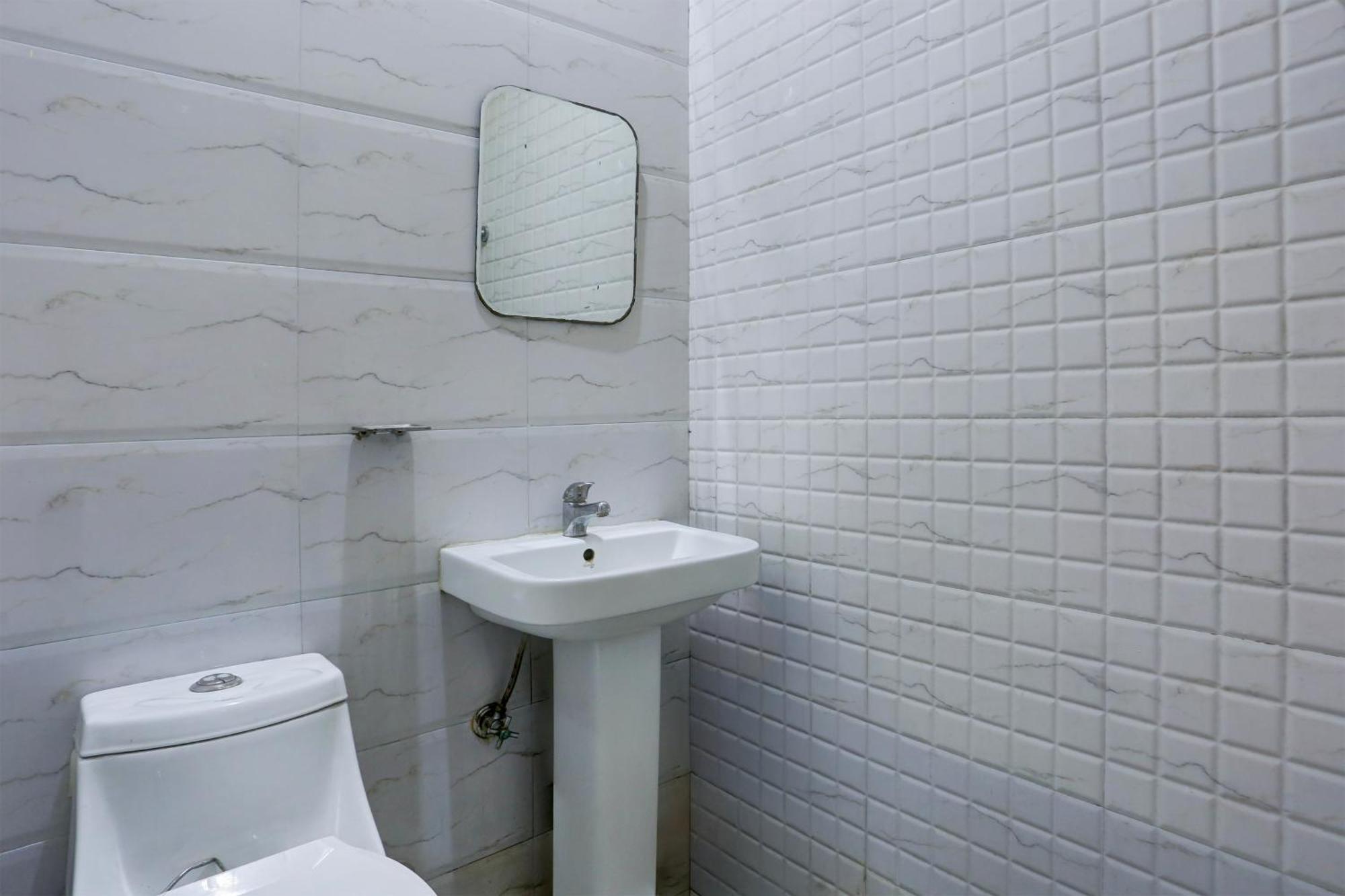 Hotel Super Collection O Railway Station Road Near Clock Tower Ludhiana Esterno foto