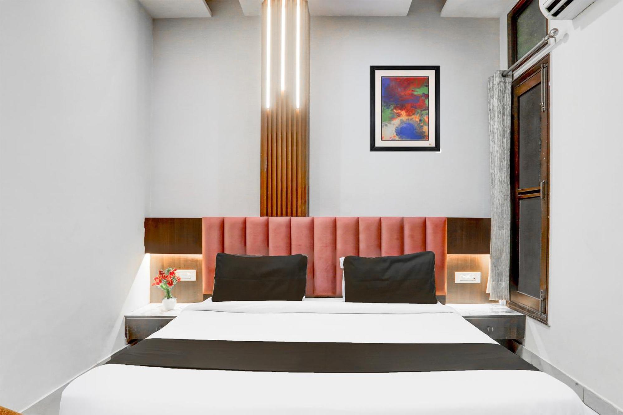 Hotel Super Collection O Railway Station Road Near Clock Tower Ludhiana Esterno foto