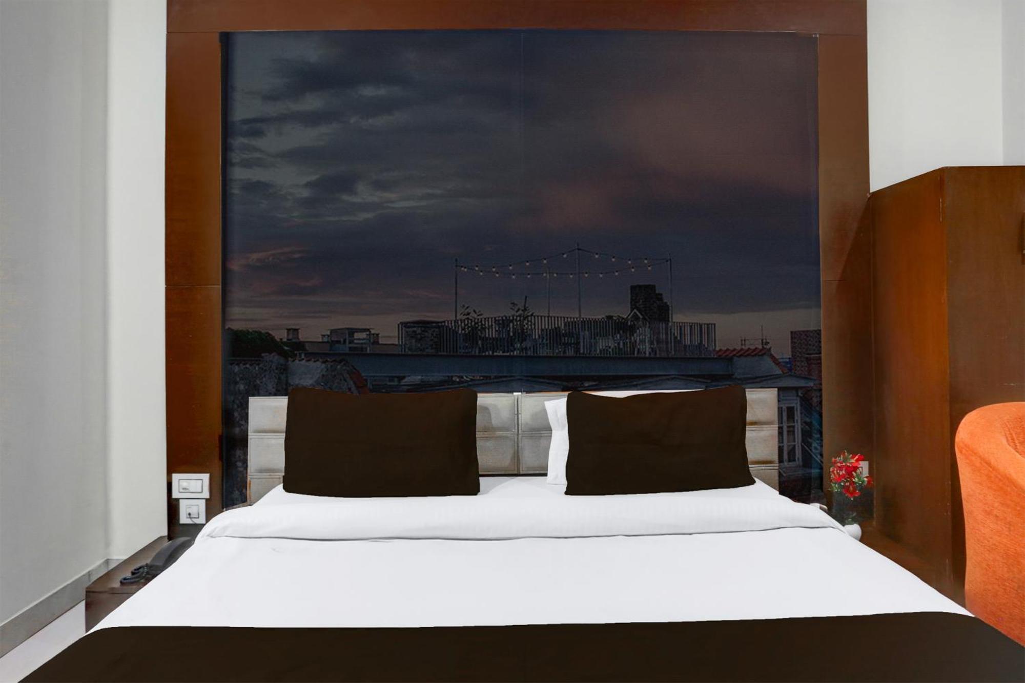 Hotel Super Collection O Railway Station Road Near Clock Tower Ludhiana Esterno foto