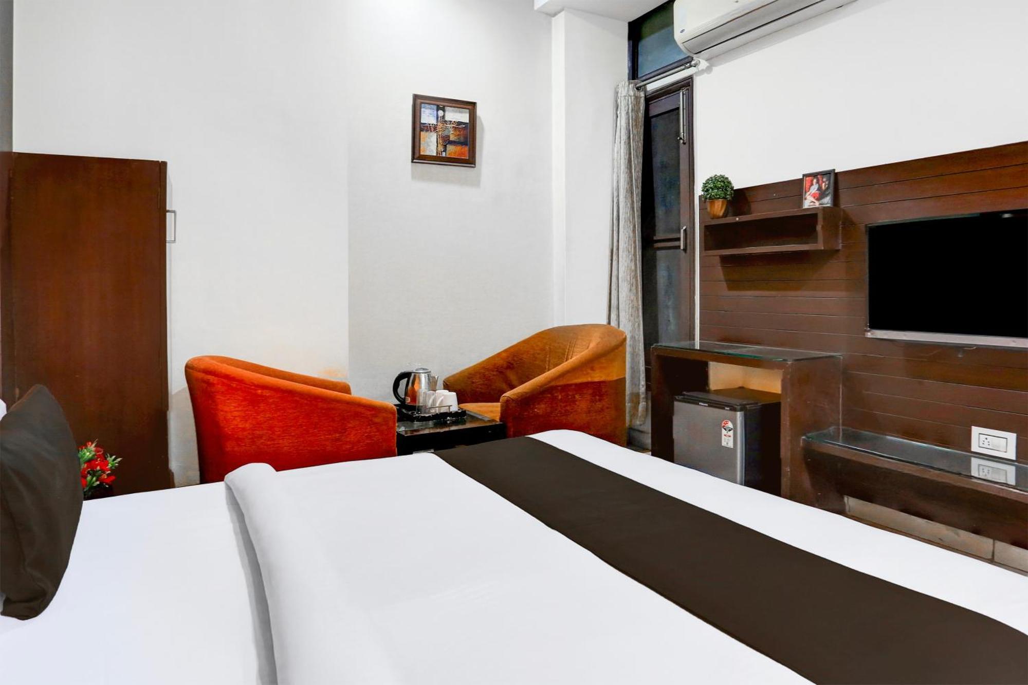 Hotel Super Collection O Railway Station Road Near Clock Tower Ludhiana Esterno foto