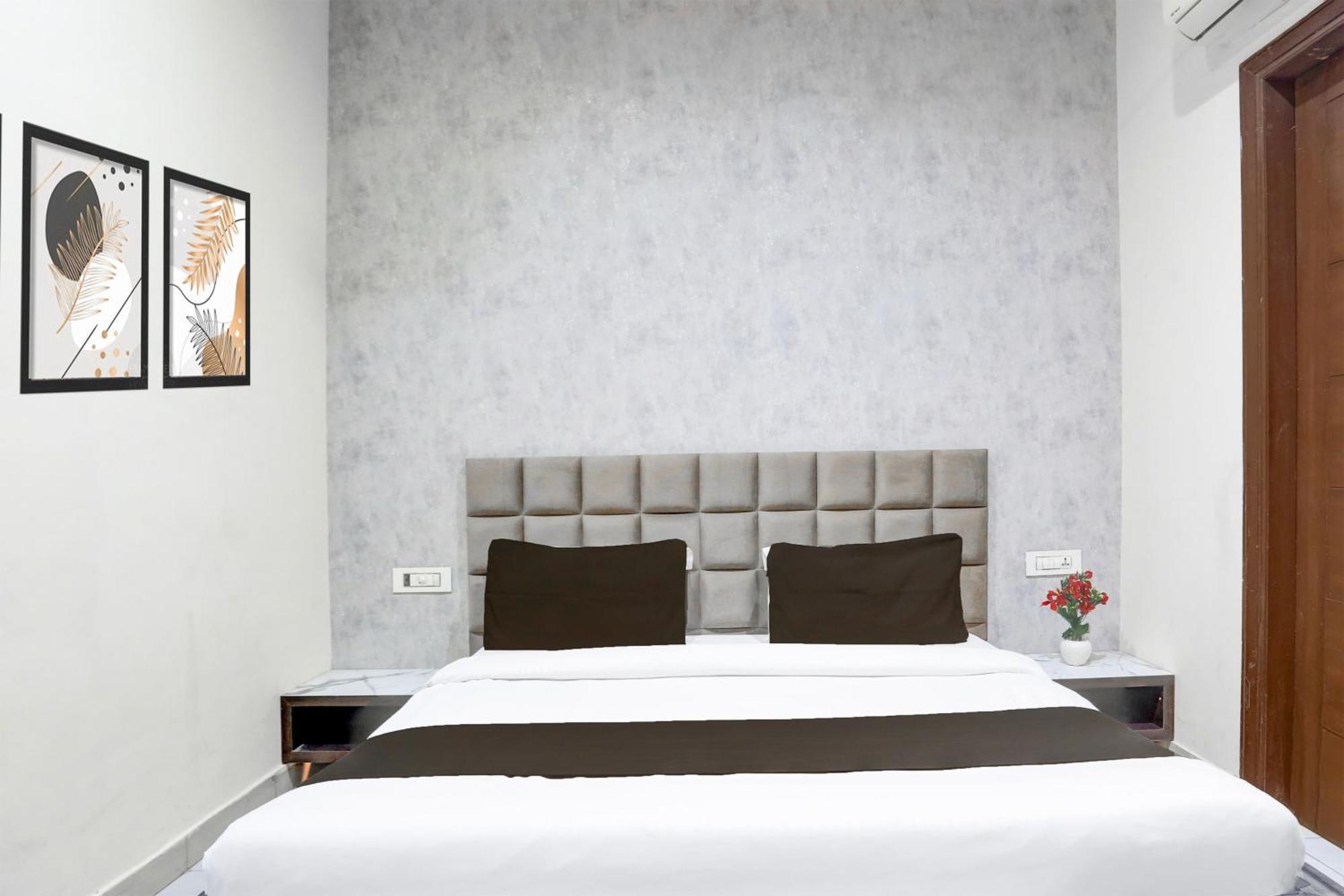 Hotel Super Collection O Railway Station Road Near Clock Tower Ludhiana Esterno foto