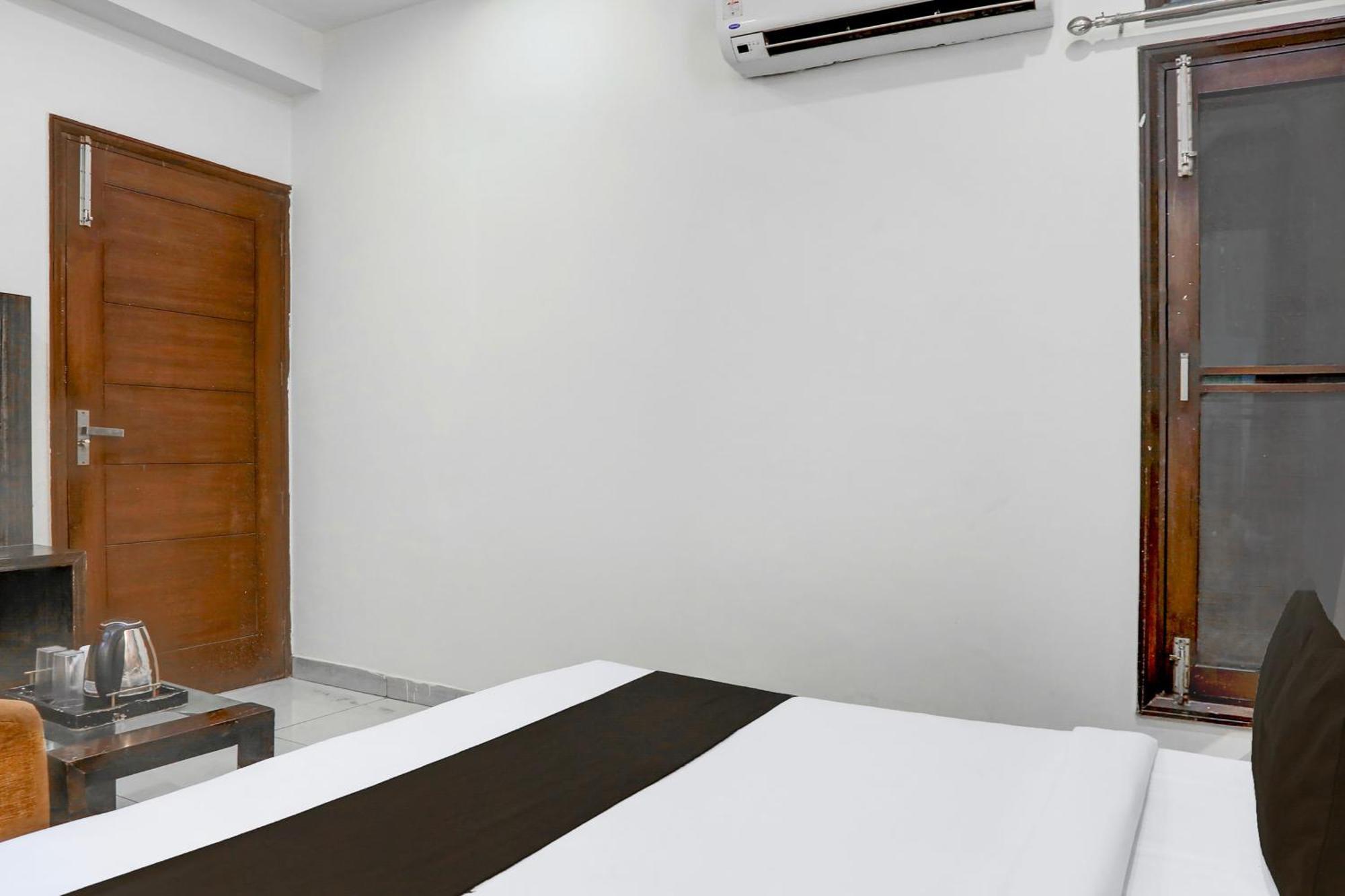 Hotel Super Collection O Railway Station Road Near Clock Tower Ludhiana Esterno foto