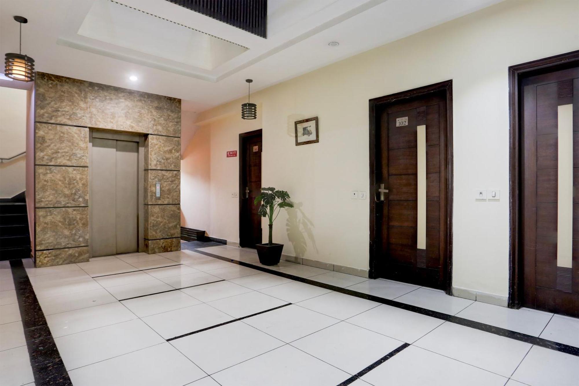 Hotel Super Collection O Railway Station Road Near Clock Tower Ludhiana Esterno foto