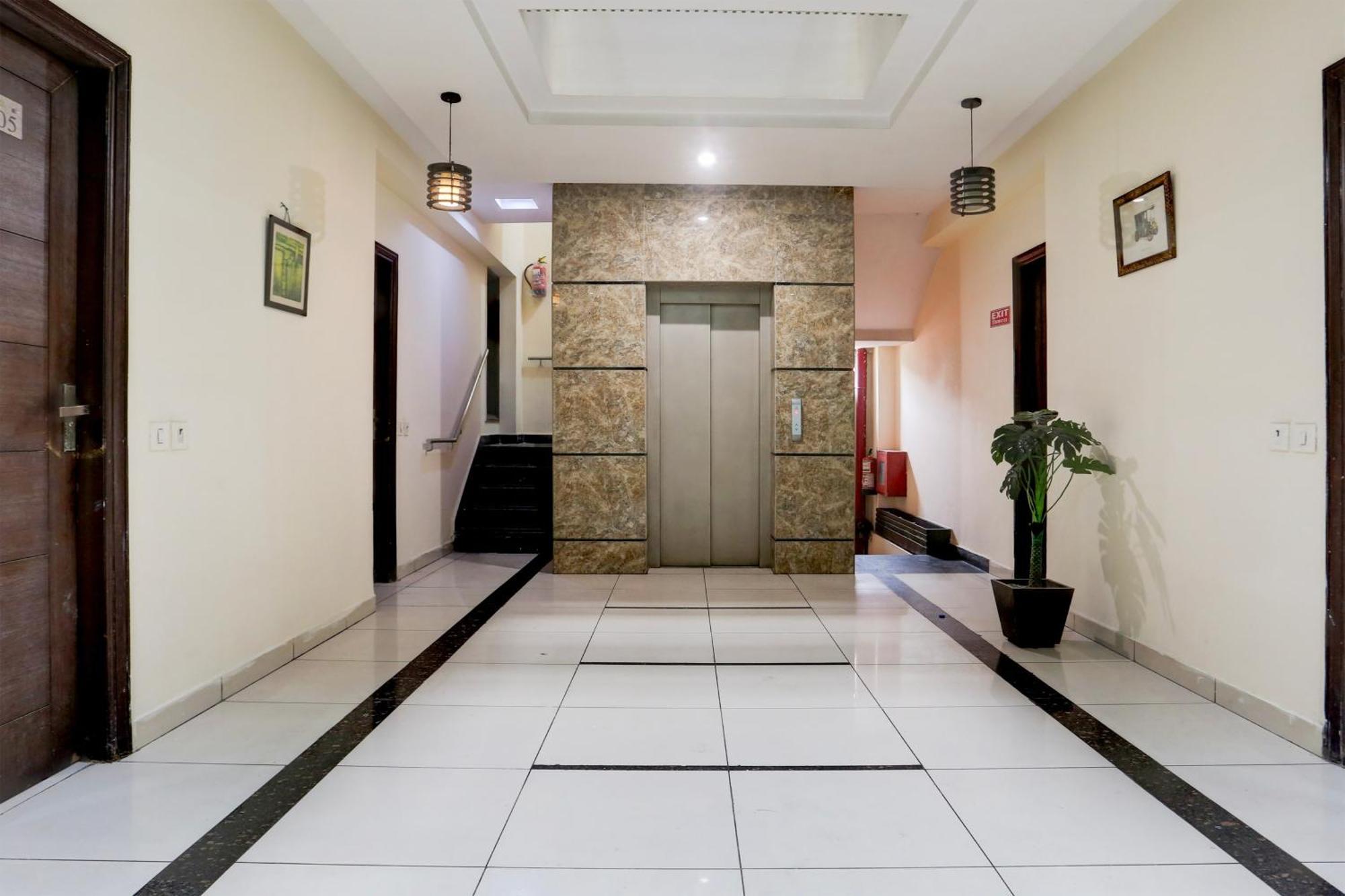 Hotel Super Collection O Railway Station Road Near Clock Tower Ludhiana Esterno foto