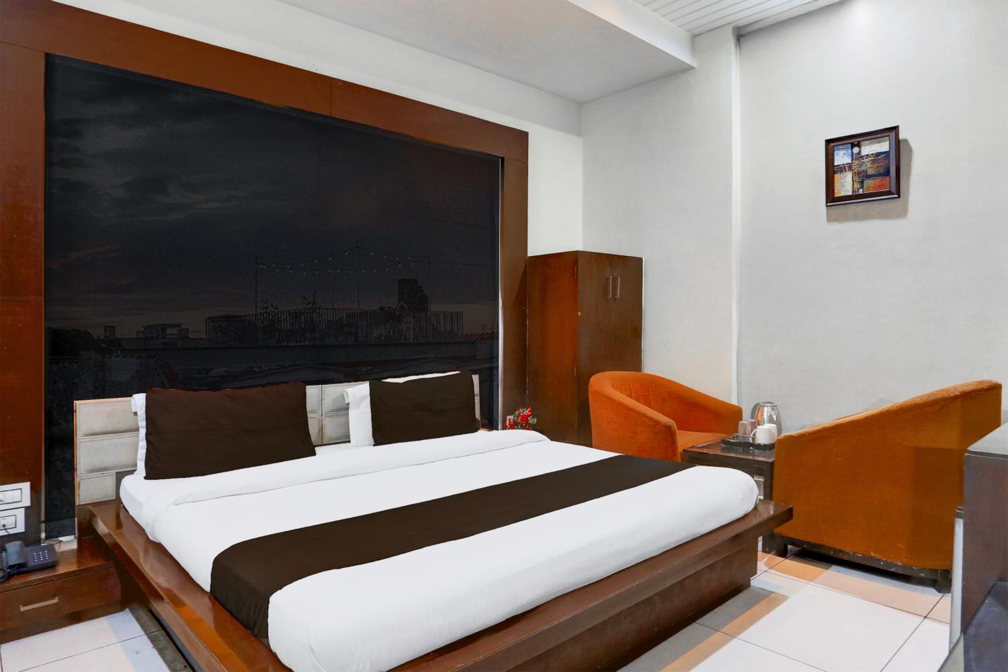 Hotel Super Collection O Railway Station Road Near Clock Tower Ludhiana Esterno foto