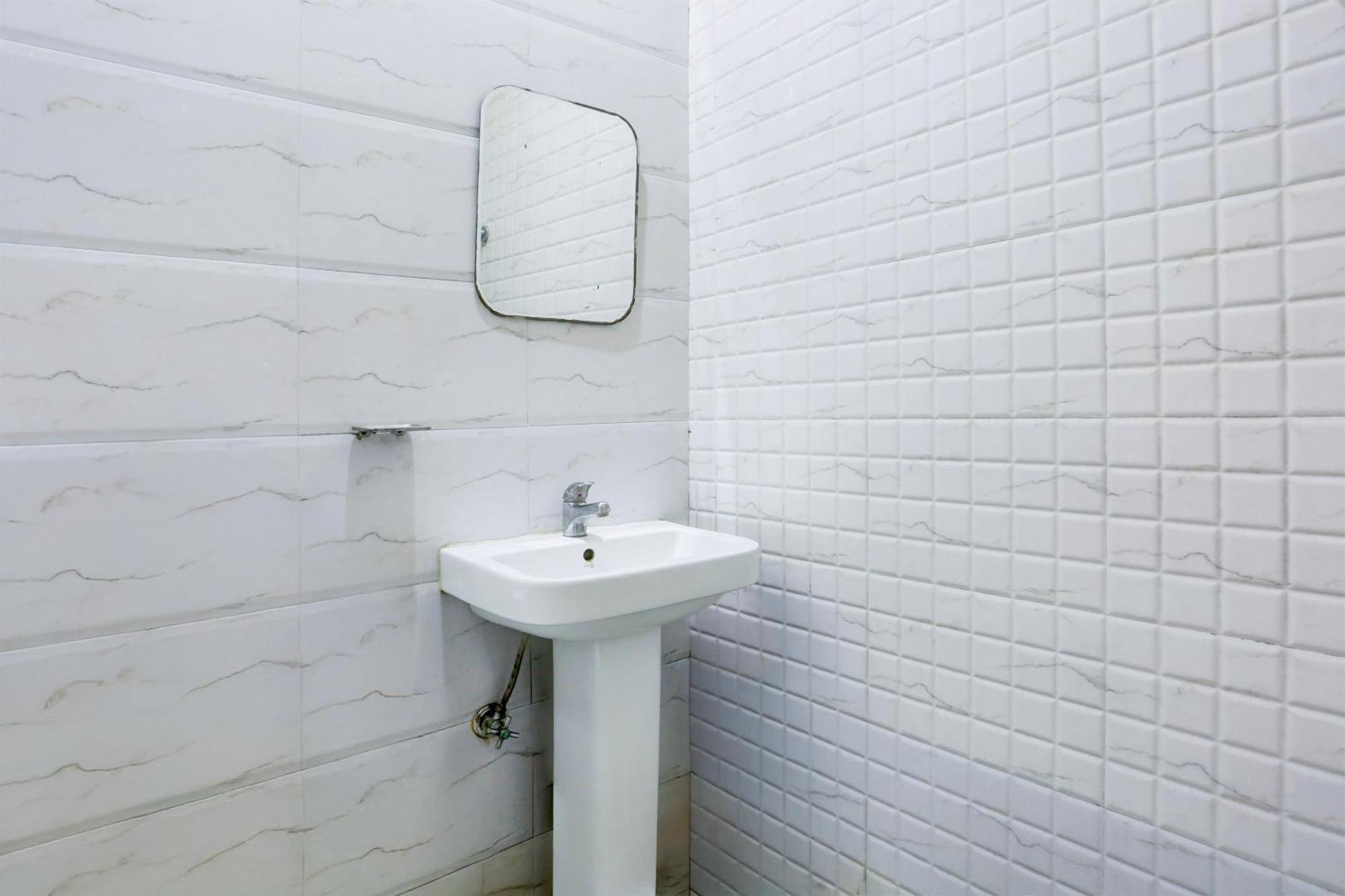 Hotel Super Collection O Railway Station Road Near Clock Tower Ludhiana Esterno foto