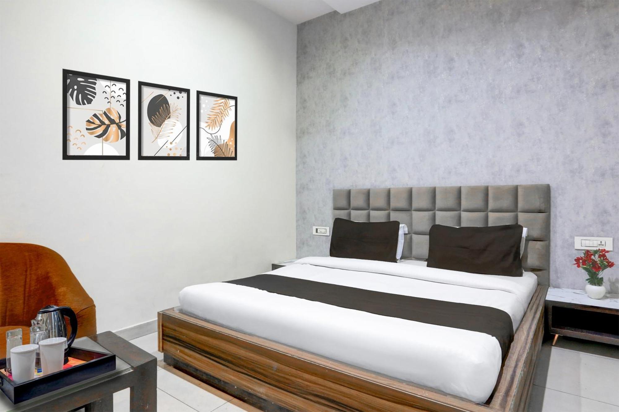 Hotel Super Collection O Railway Station Road Near Clock Tower Ludhiana Esterno foto