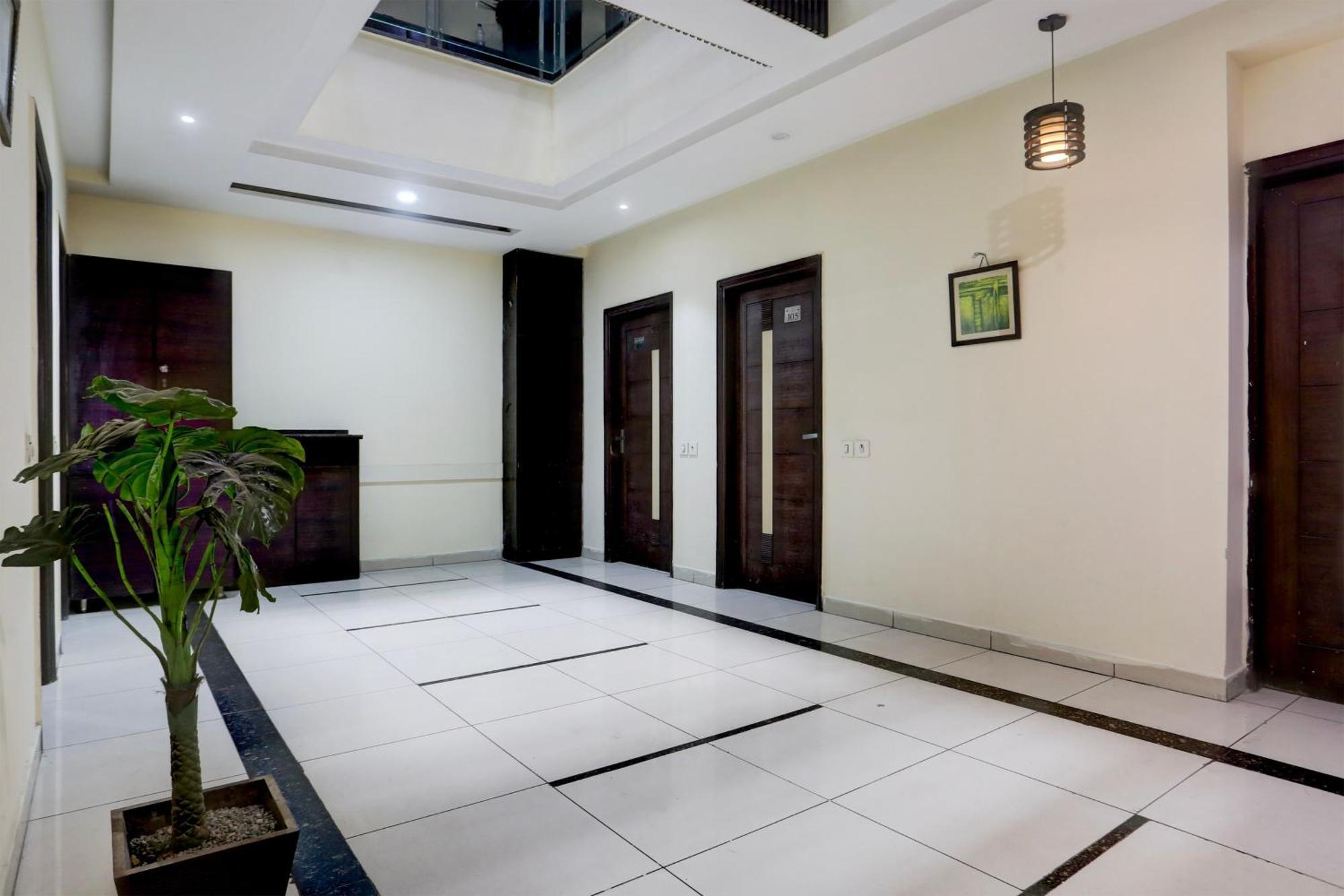 Hotel Super Collection O Railway Station Road Near Clock Tower Ludhiana Esterno foto