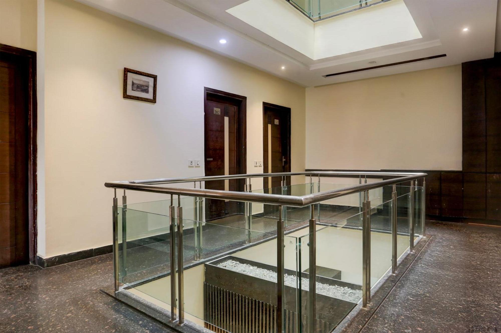 Hotel Super Collection O Railway Station Road Near Clock Tower Ludhiana Esterno foto