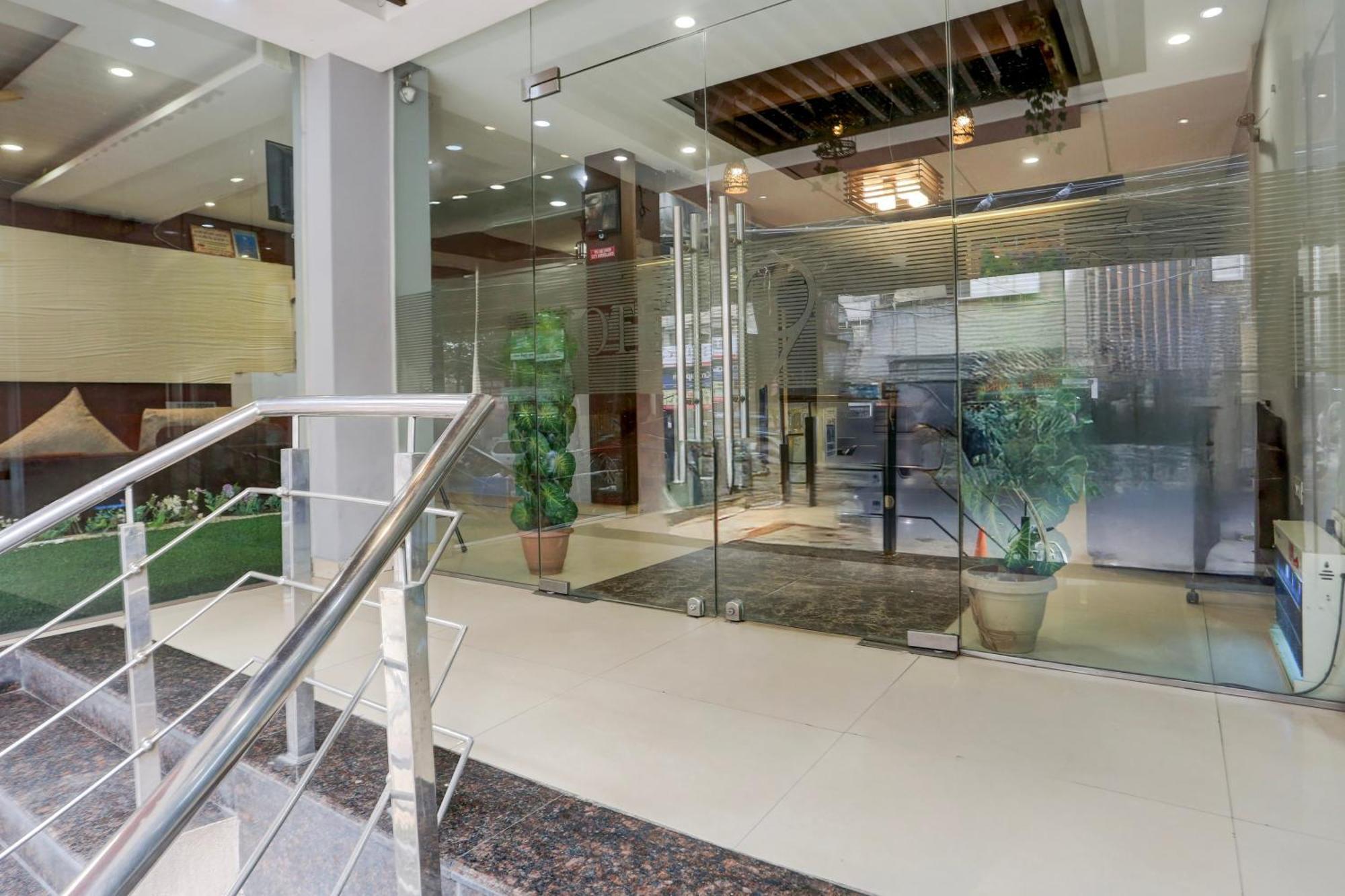Hotel Super Collection O Railway Station Road Near Clock Tower Ludhiana Esterno foto